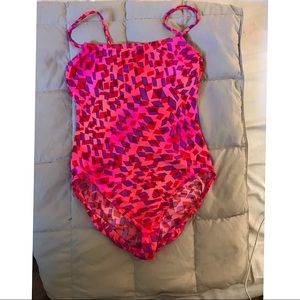 Patterned on piece swimsuit